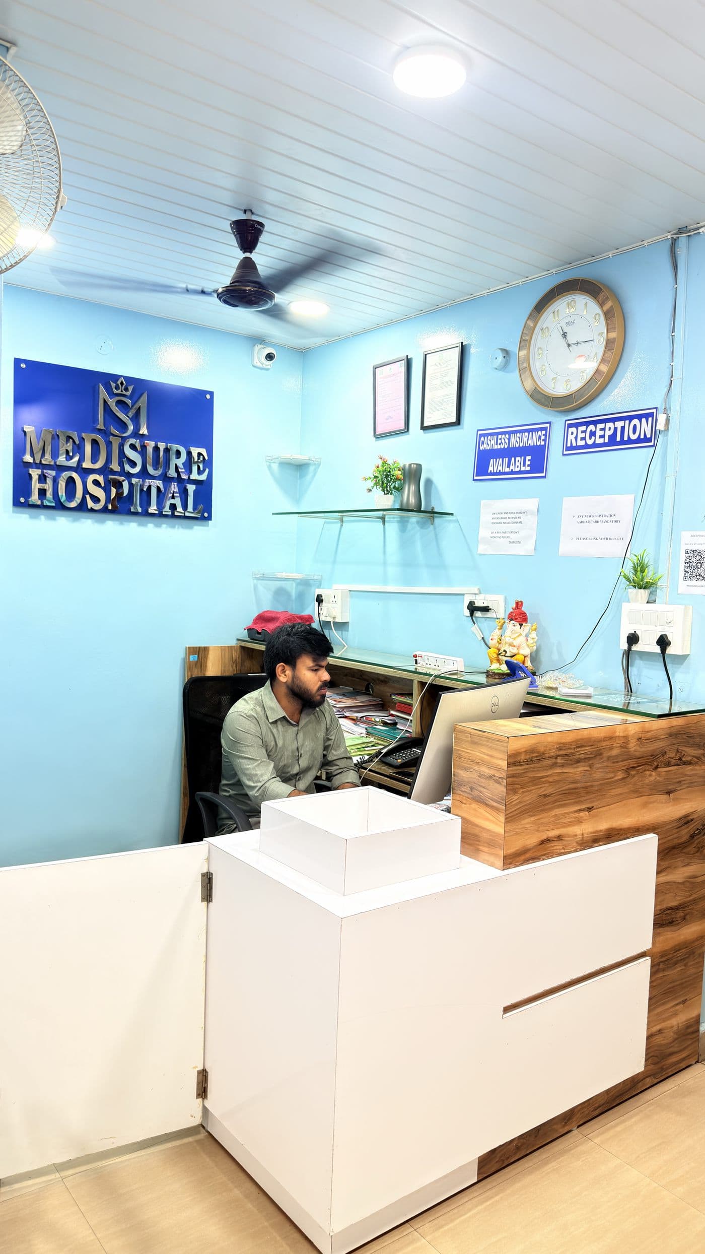Reception desk