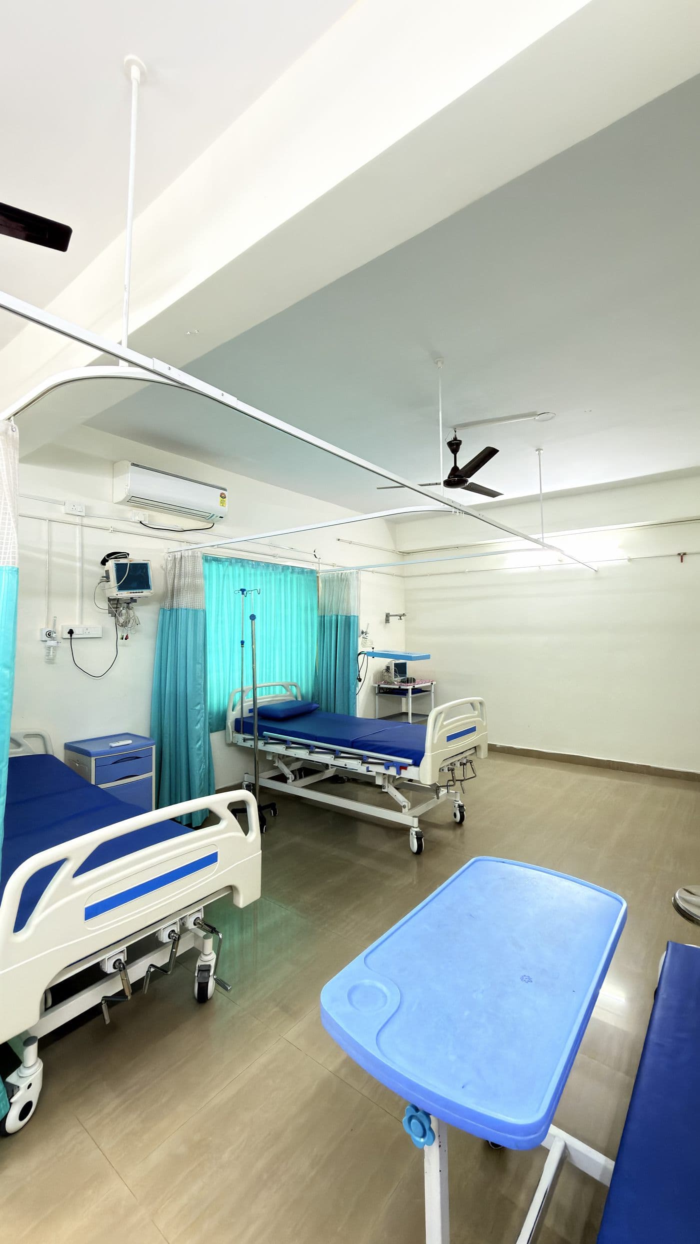 Ward bed and monitor